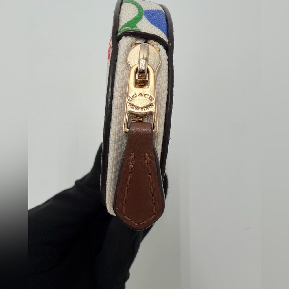 Coach Limited Edition Heart Coin Case in the  Rainbow Signature Canvas - Picture 3 of 8